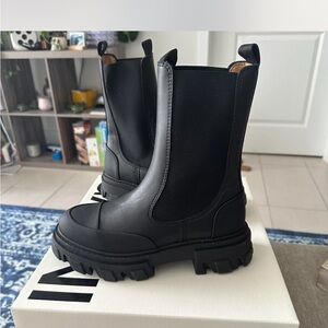 Ganni mid calf Chelsea boots 🌙